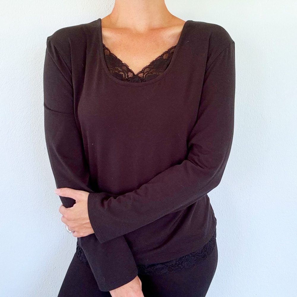 Bobbie Brooks black lace trim scoop neck long sleeve cotton tee size large